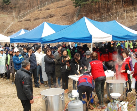 식목일 기념 나무 심기 행사